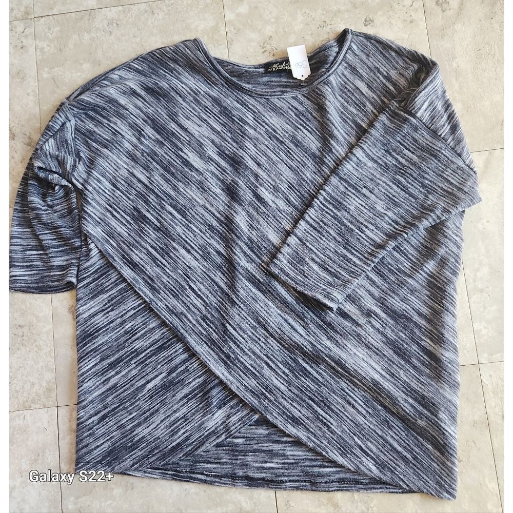 S56 Absolutely Famous Heather Gray Sweater Crosses in Front 3/4 sleeves Lghtwt U